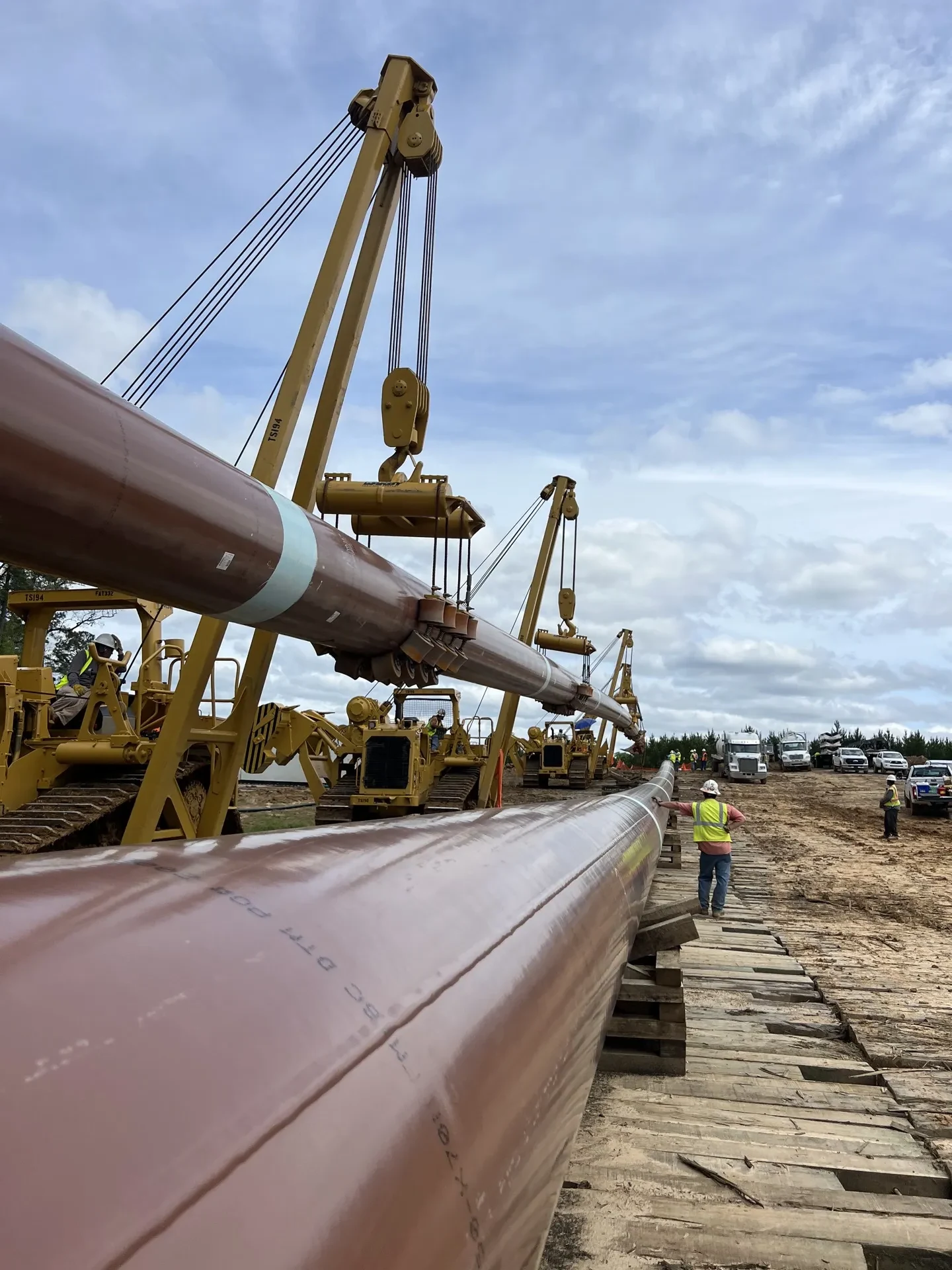 Large diameter directional drilling pipeline installation